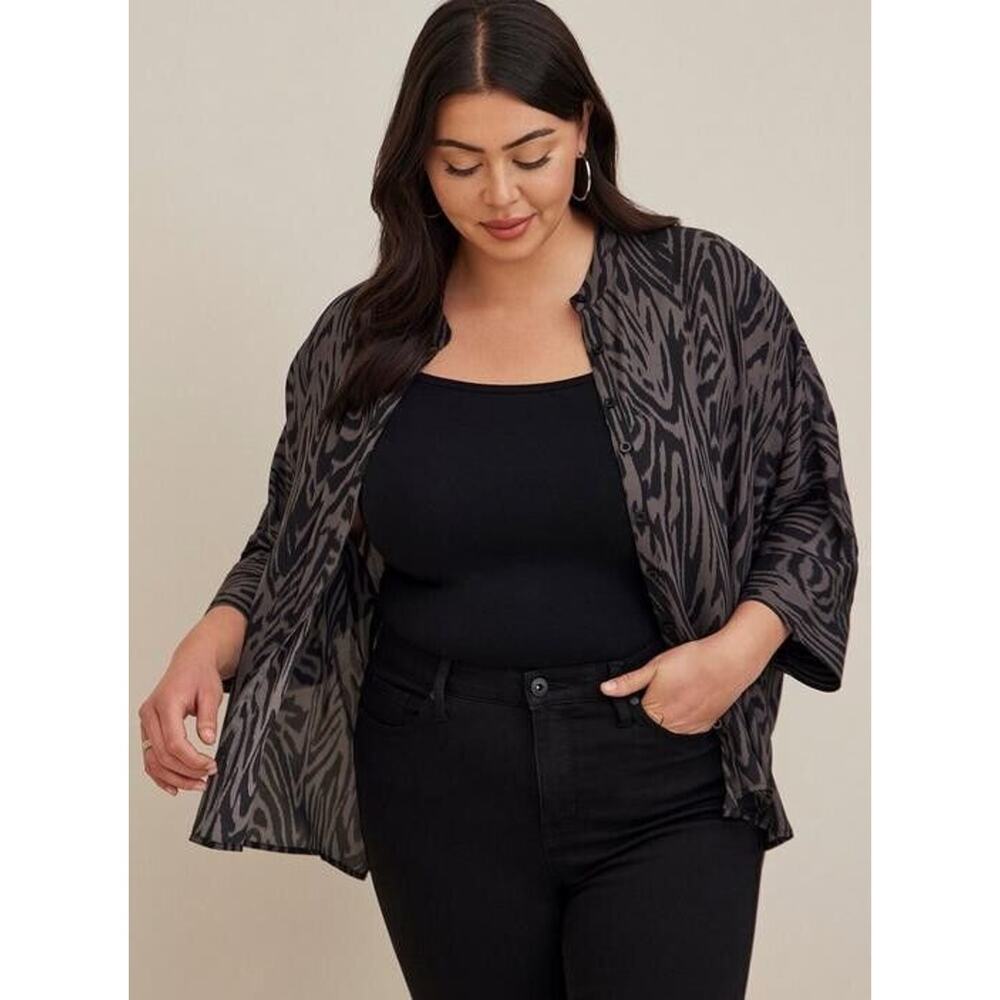 Torrid Womens‎ Shirt Sz 00 M L 10 Deep Black Gray Zebra Print Blouse Chiffon NEW